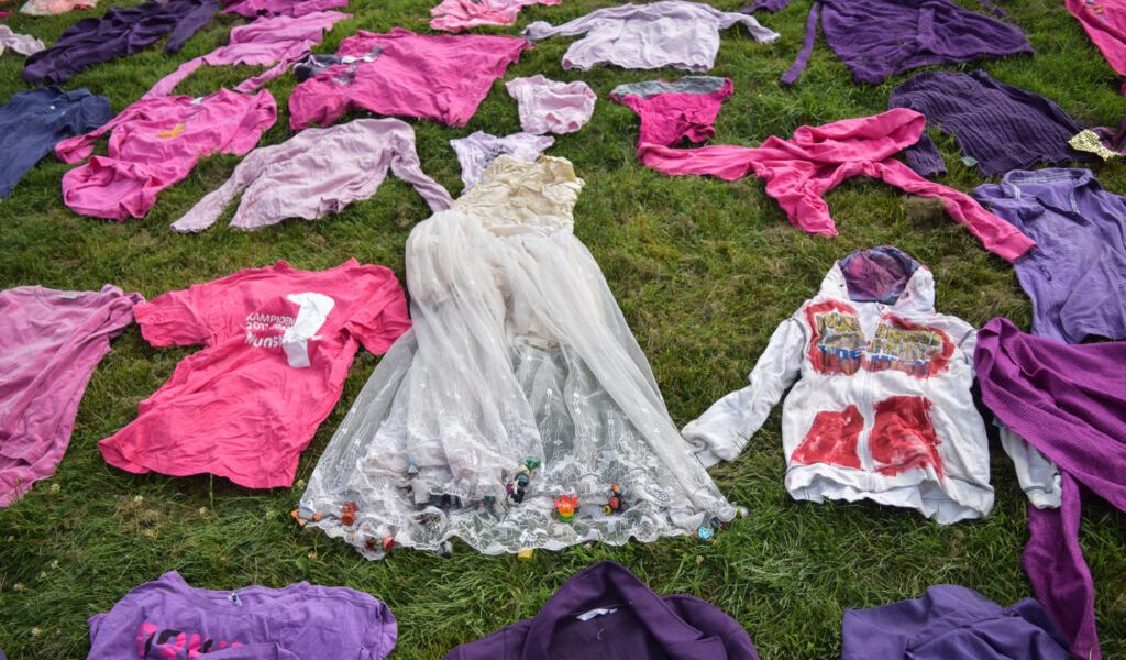 Noi reglementări pentru importul de bunuri second-hand: România, țara „fără gunoi” Diana Buzoianu, o personalitate publică, a anunțat vineri, pe Facebook, o serie de măsuri menite să stopeze importul ilegal de deșeuri sub masca produselor second-hand