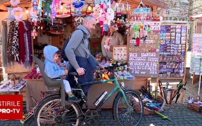 8 Martie, între tradiție, cadouri și lupta pentru drepturi Ziua de 8 Martie, celebrată în România, este o combinație de omagiu adus femeilor, de la cele care își dedică viața familiei până la cele care luptă pentru drepturi egale, și un prilej de a oferi cadouri