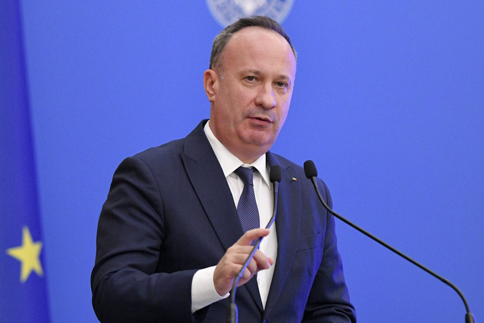 Peste șase trilioane de dolari „evaporate” de pe piețele financiare Piețele financiare internaționale au suferit o puternică turbulență în ultima săptămână, cu peste 6.800 de miliarde de dolari „evaporându-se”, potrivit fostului ministru al Finanțelor, Adrian Câciu