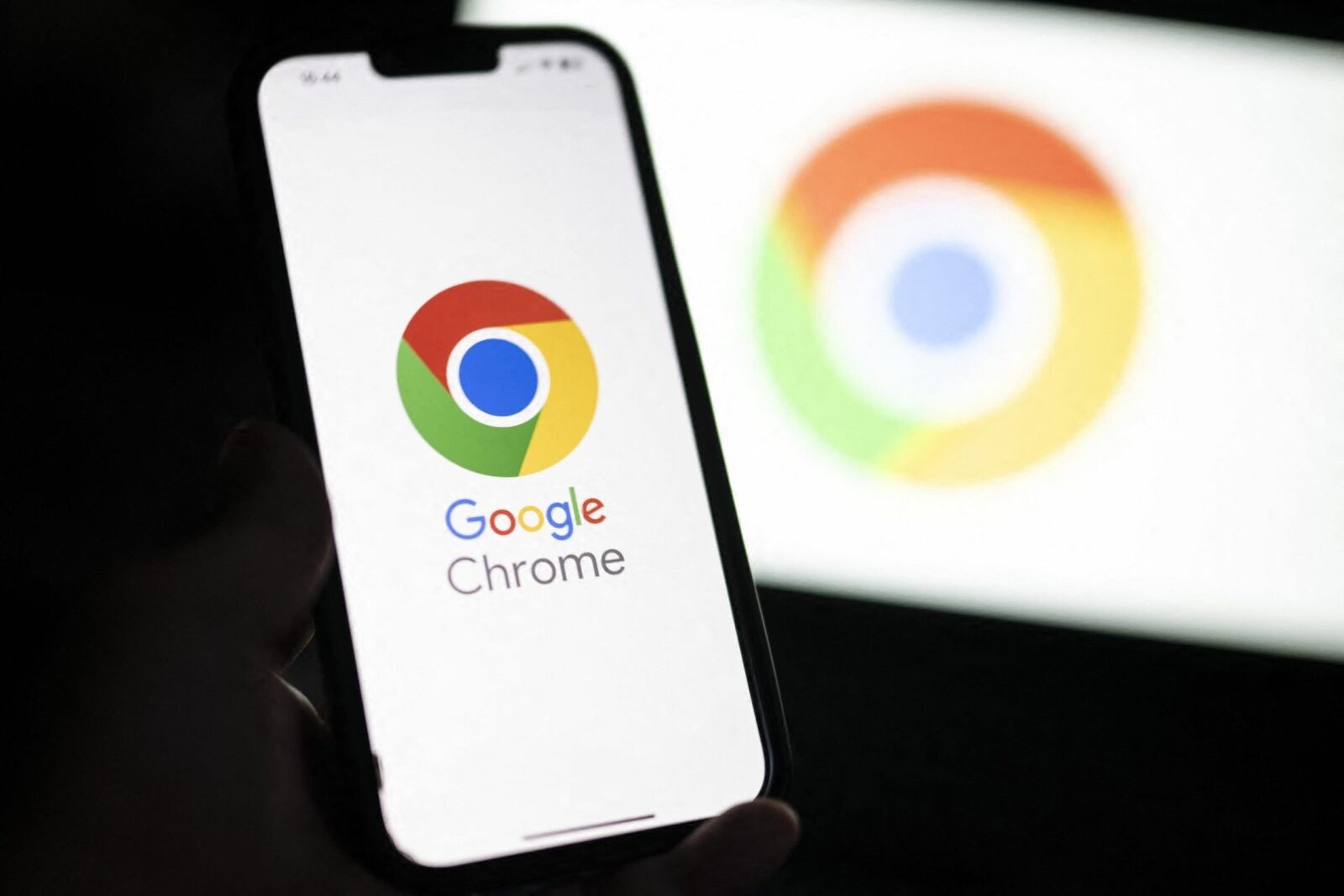 Google înăsprește regulile pentru aplicațiile din afara magazinului oficial Android Google introduce restricții mai severe pentru instalarea aplicațiilor pe sistemul de operare Android, cu scopul de a spori securitatea utilizatorilor