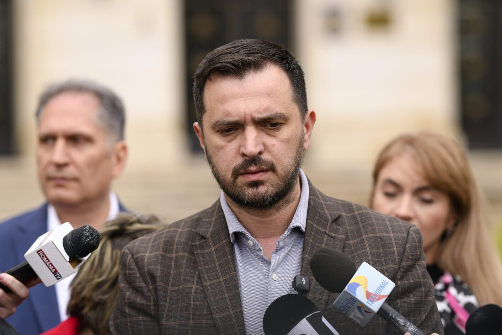 AUR propune expropriere pentru salvarea parcului IOR și critică USR și REPER Deputatul AUR Mihai Enache a anunțat că formațiunea politică a prezentat o soluție pentru salvarea parcului IOR, vizând expropriere a 12 hectare de teren retrocedate