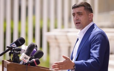Simion, la Washington: Liderul AUR va vorbi despre cenzură în cadrul unei conferințe influente George Simion, președintele partidului Alianța pentru Unirea Românilor (AUR), participă la Washington la evenimentul „Alliance of Sovereign Nations”, unde va aborda tema cenzurii și a libertății de exprimare