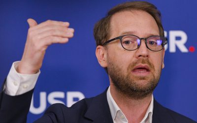 Tensiuni în coaliție: PSD cere control la Externe, USR cere răgaz Coaliția de guvernare se confruntă cu tensiuni legate de activitatea Ministerului Afacerilor Externe (MAE), condus de Oana Țoiu