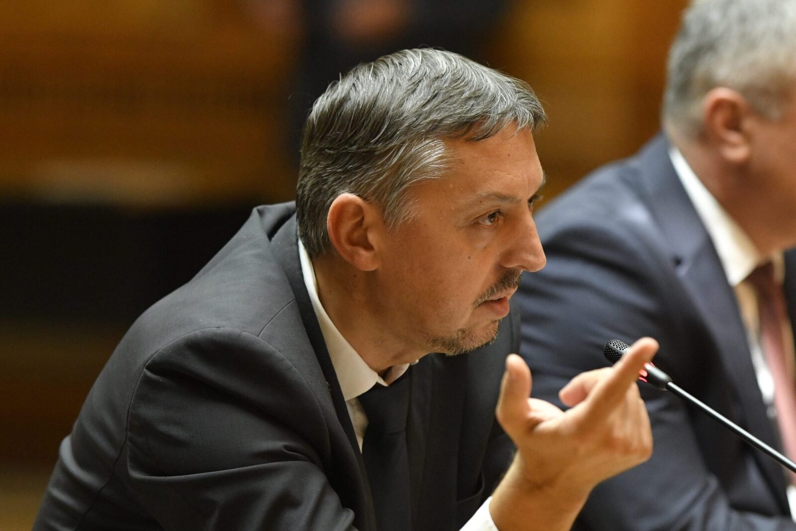 Există simultan în mai multe stări