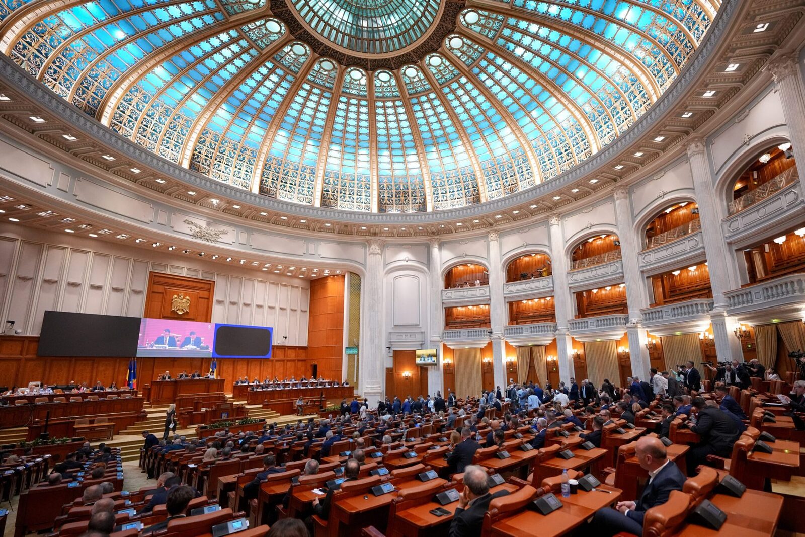 Proiect de lege privind diurnele magistraților, inițiat de USR, stârnește controverse Un proiect de lege, propus în decembrie 2025 de un grup de deputați, vizează modificarea modului în care sunt calculate diurnele magistraților