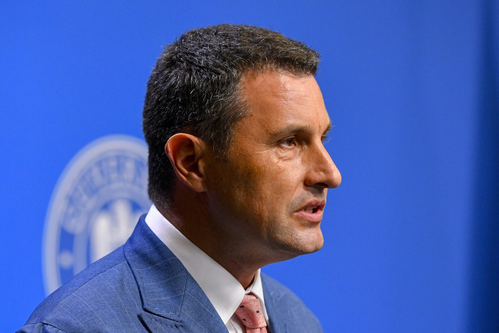 Tanczos Barna: România ar putea rata ținta de deficit bugetar Vicepremierul Tanczos Barna a exprimat îngrijorări cu privire la capacitatea României de a respecta ținta de deficit bugetar de 6,2% asumată în fața Comisiei Europene