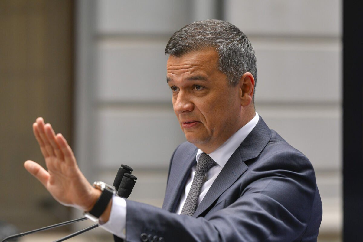 PSD va decide viitorul coaliției de guvernare pe 20 aprilie, după o consultare internă Liderul Partidului Social Democrat (PSD), Sorin Grindeanu, a declarat duminică, la Brăila, că formațiunea sa va decide direcția politică privind participarea la guvernare în urma unei consultări interne programate pentru data de 20 aprilie