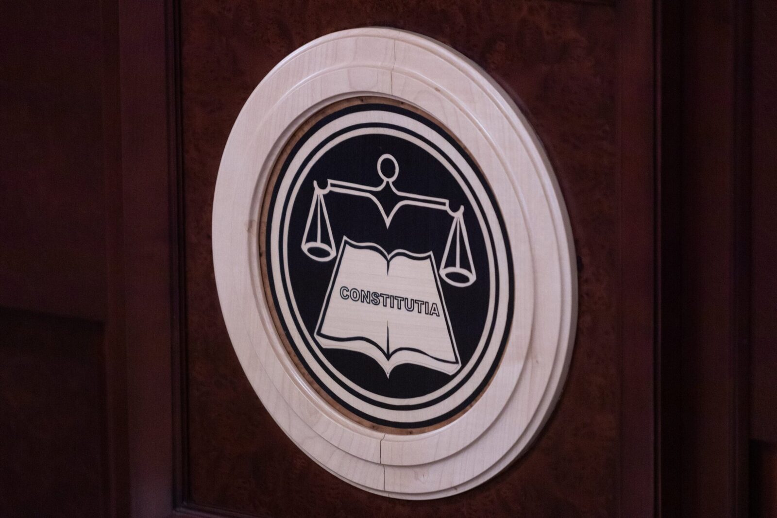 Avocatul Poporului contestă reforma administrației publice la CCR Avocatul Poporului a sesizat Curtea Constituțională a României (CCR) cu privire la ordonanța de urgență emisă de Guvern privind reforma administrației publice