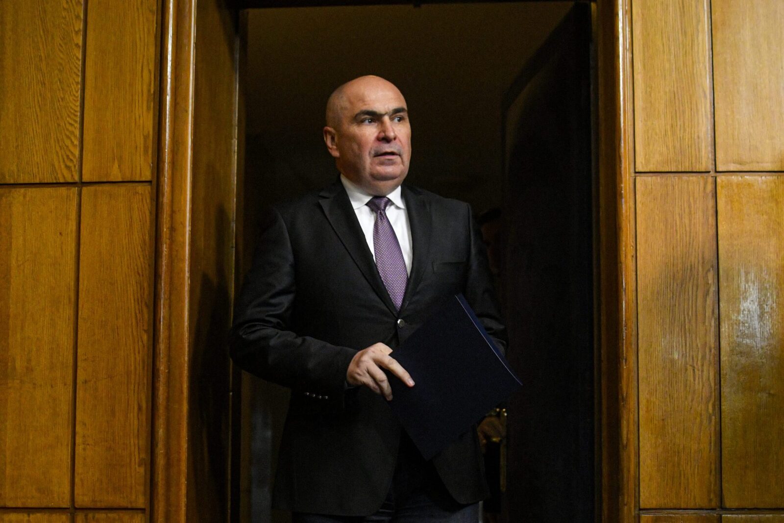 Guvernul scade acciza la motorină pentru a plafona prețul