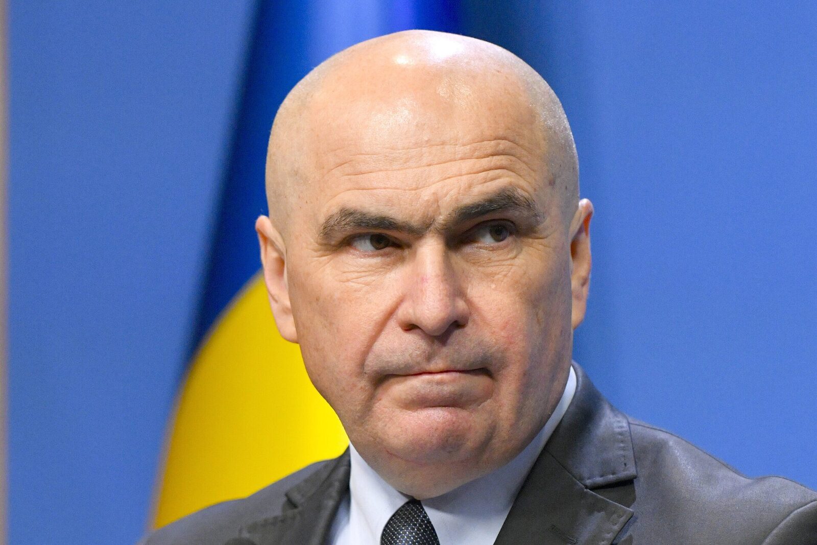 Creștere bugetară controversată: Premierul explică diferențele între ministere Premierul Ilie Bolojan a răspuns criticilor privind creșterea bugetului Serviciului Român de Informații (SRI), în timp ce alte ministere, precum cel al Sănătății, au înregistrat diminuări