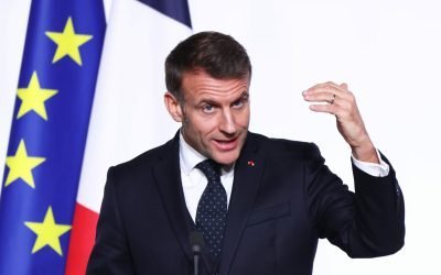 Macron trimite portavionul Charles de Gaulle în Mediterana, după atacuri asupra bazelor franceze Președintele francez Emmanuel Macron a ordonat trimiterea portavionului Charles de Gaulle în Marea Mediterană și a anunțat intenția de a „construi o coaliție” pentru a asigura „căile maritime critice”