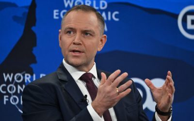 Polonia reduce treptat beneficiile sociale pentru refugiații ucraineni Polonia a implementat o lege care limitează beneficiile sociale pentru refugiații ucraineni, la peste patru ani de la începutul invaziei rusești