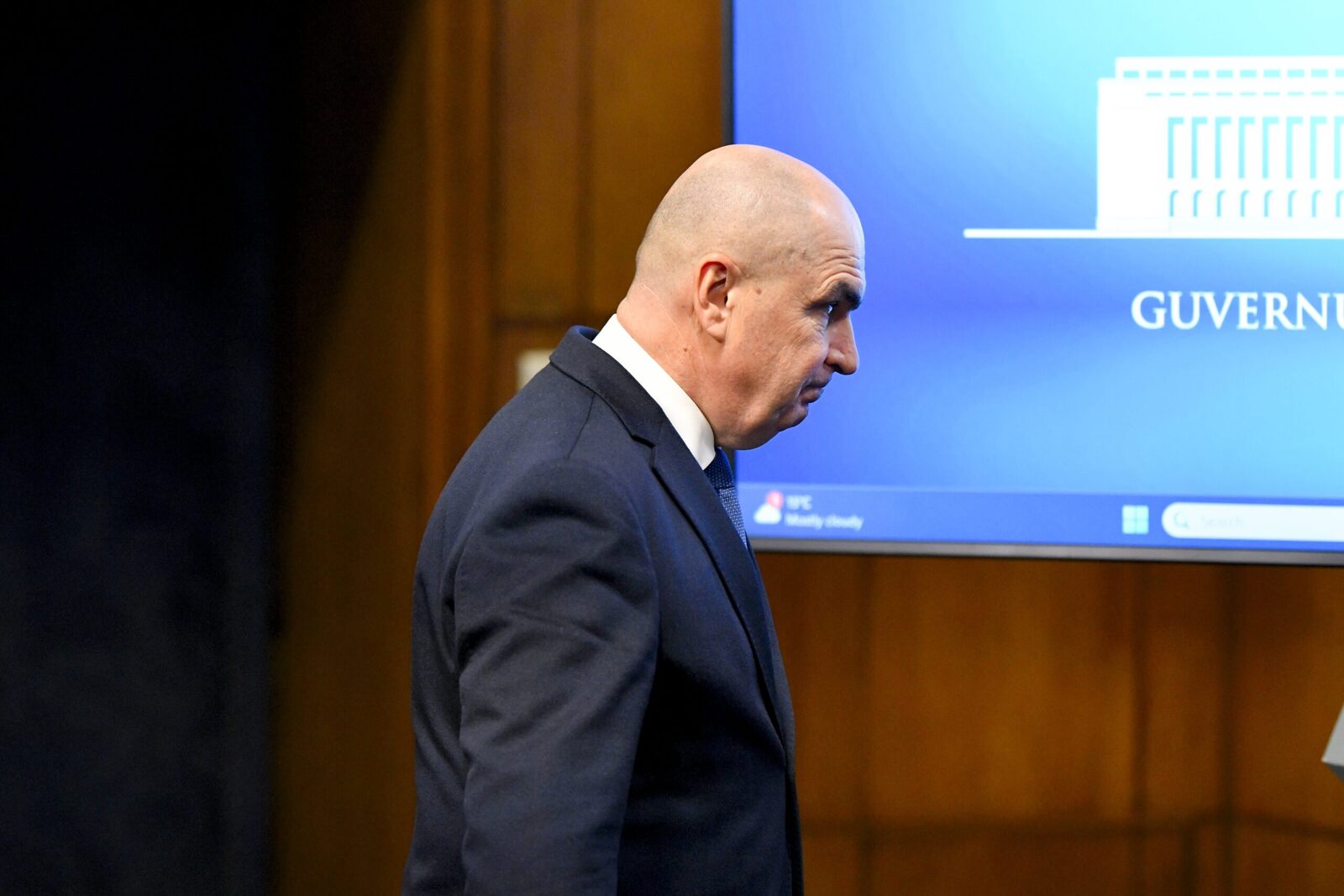 Guvernul vrea să sprijine producătorii români: discuții despre investiții și exporturi Premierul Ilie Bolojan a discutat cu reprezentanții Schwarz Group despre sprijinirea companiilor românești în vederea creșterii capacităților de producție și a extinderii pe piețele externe