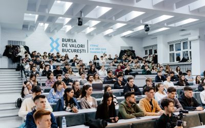 Stabilitatea, un „activ” de preț în lumea investițiilor, explicată studenților de lideri din sectorul financiar În contextul unei lumi marcate de instabilitate, cu pandemii și conflicte, conceptul de stabilitate a devenit un element vital, mai ales în domeniul investițiilor