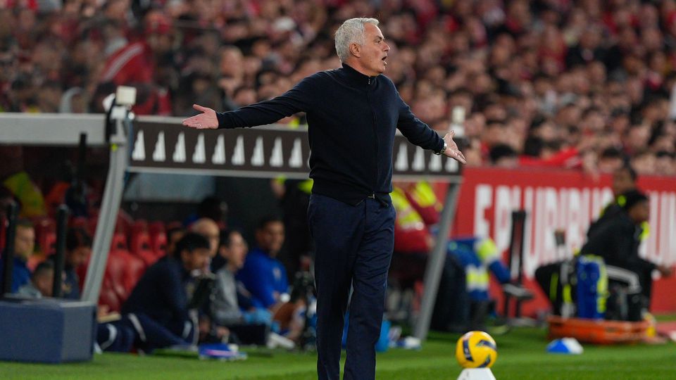 Benfica primește vizita lui Guimarães cu schimbări importante în echipă Lisabona, Portugalia – Benfica se pregătește să întâmpine Vitória de Guimarães pe teren propriu în această după-amiază, după o victorie strânsă (2-1) în deplasare la Arouca