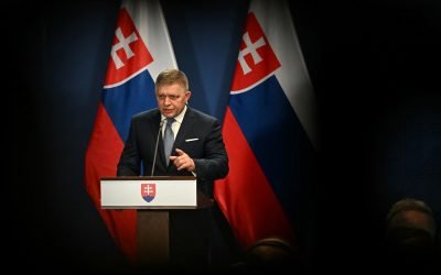 Fico face pasul înapoi în fața Bruxelles-ului Premierul slovac Robert Fico a anunțat, miercuri, că guvernul său va abroga o lege controversată adoptată în decembrie, care viza desființarea biroului avertizorilor de integritate