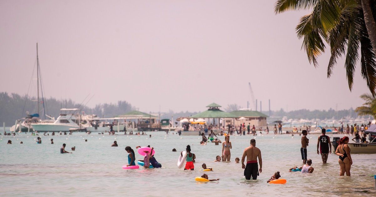 Mai mult de jumătate dintre locuitorii din Santo Domingo accesează rar activitățile turistice locale Un studiu recent arată că peste 50% dintre locuitorii capitalei Republicii Dominicane, Santo Domingo, participă doar ocazional la activități turistice locale