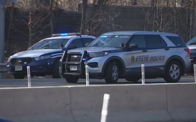 Tragedie pe Capital Beltway: O femeie moartă și trei rănite într-un atac cu cuțitul, după un accident rutier Un incident șocant a avut loc duminică după-amiaza pe șoseaua Capital Beltway din Annandale, Virginia, soldându-se cu moartea unei femei, rănirea a altor trei și decesul unui bărbat în urma unui schimb de focuri cu poliția