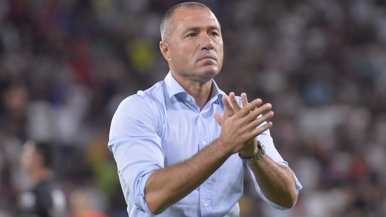 Cutremur la FCSB după eșecul cu u cluj: Charalambous și pintilii demisionează, becali anunță reconstrucție După înfrângerea zdrobitoare suferită în fața Universității Cluj, antrenorii Elias Charalambous și Mihai Pintilii și-au prezentat demisiile de la FCSB