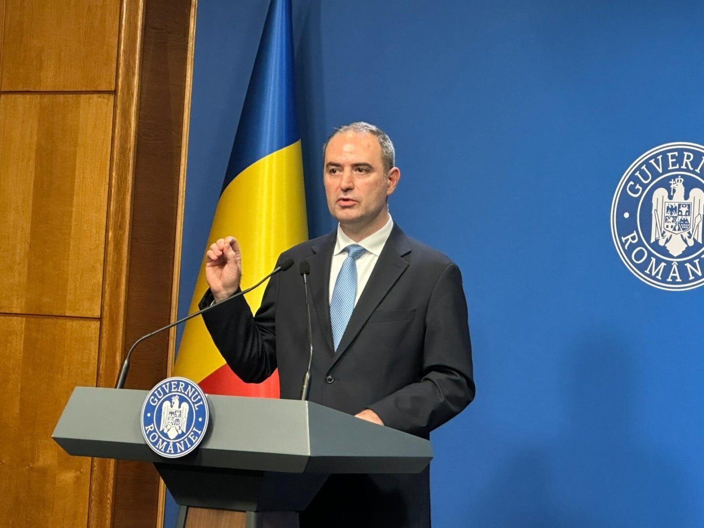 Guvernul prelungește schema de sprijin pentru transportatori până în 2026 Ministrul Finanțelor, Alexandru Nazare, a anunțat că Guvernul a aprobat prelungirea schemei de sprijin pentru transportatori, prin compensarea creșterii prețului la motorină