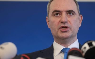 Moody’s confirmă stabilitatea economică a României, dar avertizează asupra riscurilor bugetare Agenția de evaluare financiară Moody’s a reconfirmat, în urma unei revizuiri periodice, ratingul de credit al României, subliniind potențialul de creștere economică pe termen mediu și reziliența țării în fața șocurilor externe