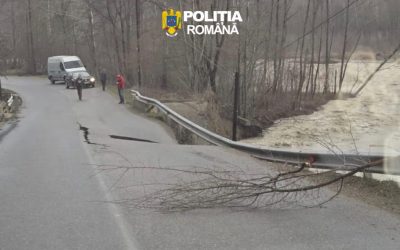 Alunecare de teren pe DJ 205 D: Trafic restricționat în Vrancea Circulația rutieră pe Drumul Județean 205 D, în județul Vrancea, este restricționată pe o singură bandă