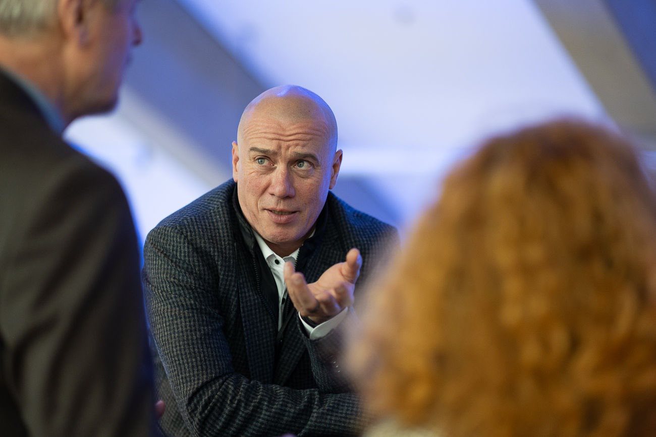 Moțiune împotriva ministrului Culturii: Dezbatere și vot în Senat Senatorii de opoziție au inițiat o moțiune simplă împotriva ministrului Culturii, Andras Istvan Demeter