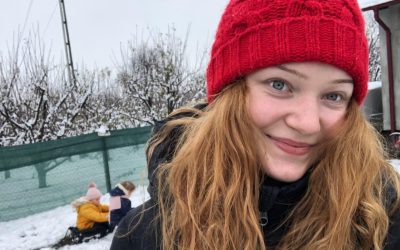 O tânără cu „ochii ca cerul” s-a stins în ziua în care mama sa ar fi trebuit să celebreze viața Andreea Anița, o tânără care a mobilizat o țară întreagă pentru a lupta cu o boală nemiloasă, a încetat din viață