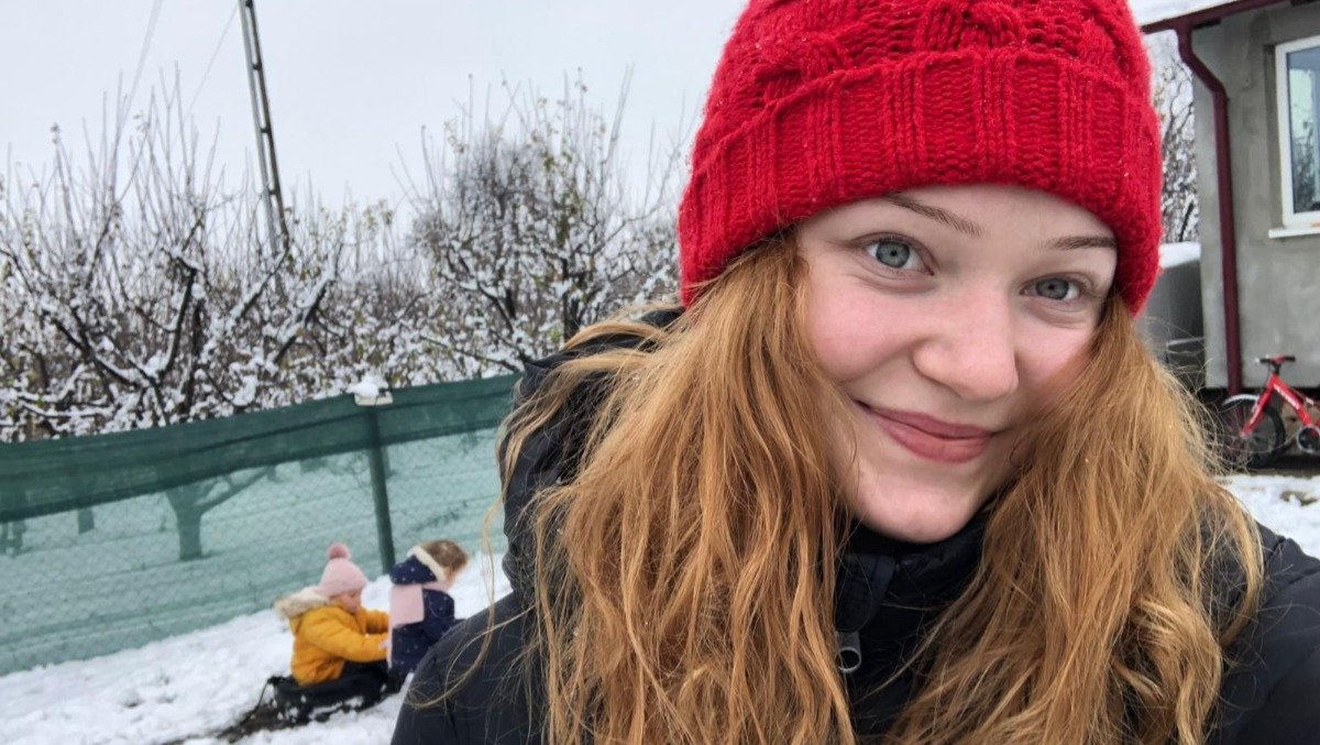O tânără cu „ochii ca cerul” s-a stins în ziua în care mama sa ar fi trebuit să celebreze viața Andreea Anița, o tânără care a mobilizat o țară întreagă pentru a lupta cu o boală nemiloasă, a încetat din viață