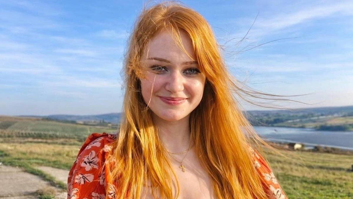 Andreea Anița, tânăra pentru care s-au strâns peste două milioane de euro, a încetat din viață; fondurile vor fi folosite pentru a ajuta alți copii bolnavi de cancer Andreea Anița, tânăra a cărei luptă cu o boală necruțătoare a emoționat o țară întreagă, a murit