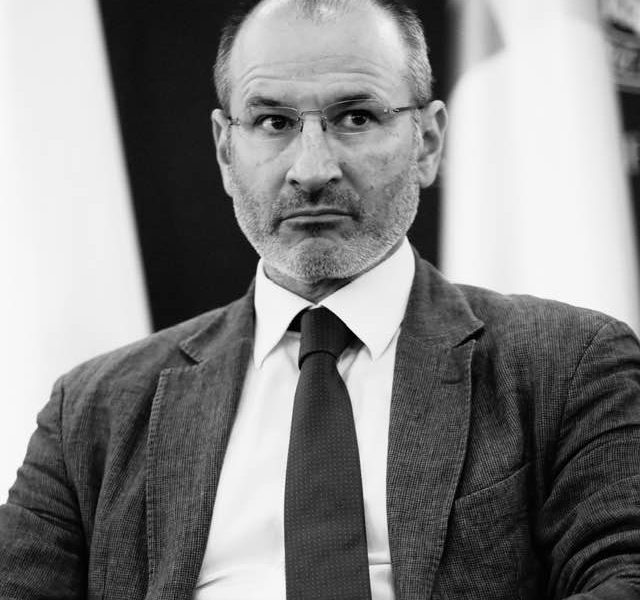 MAE organizează un zbor charter pentru românii din Qatar, afectați de conflictul din Orientul Mijlociu Ministerul Afacerilor Externe (MAE) pregătește un zbor charter pe ruta Riad – București pentru un grup de cetățeni români aflați în Qatar, afectați de tensiunile din Orientul Mijlociu