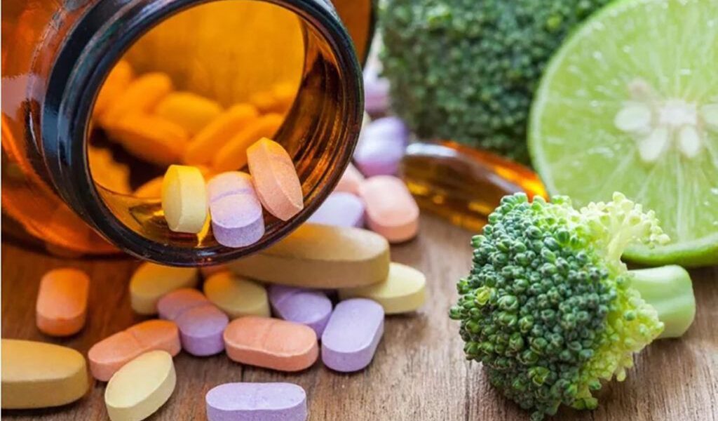 Vitamina B3, un posibil aliat în lupta cu o formă agresivă de cancer cerebral Un studiu clinic recent, desfășurat în Canada, sugerează că vitamina B3, cunoscută și accesibilă, ar putea juca un rol neașteptat în tratamentul glioblastomului, o formă extrem de agresivă de cancer cerebral