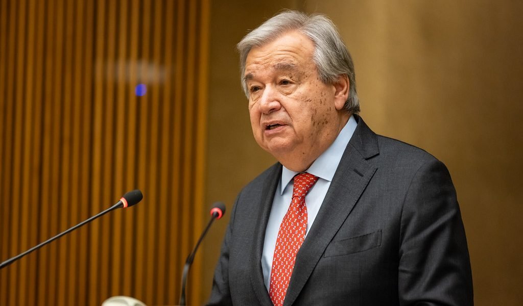 Guterres cere încetarea focului și negocieri serioase în Orientul Mijlociu Secretarul General al Organizației Națiunilor Unite, Antonio Guterres, a făcut apel vineri la încetarea imediată a ostilităților și la inițierea unor negocieri diplomatice serioase în Orientul Mijlociu