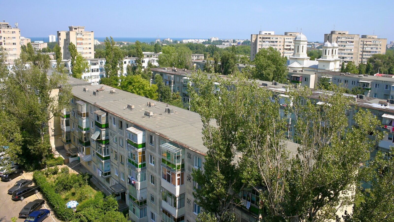 Avertisment: Acțiunile impulsive în spațiile comune pot duce la urmări penale Avocatul Gelu Pușcaș atrage atenția asupra riscurilor juridice asociate unor comportamente tot mai frecvente în cadrul adunărilor generale ale asociațiilor de proprietari