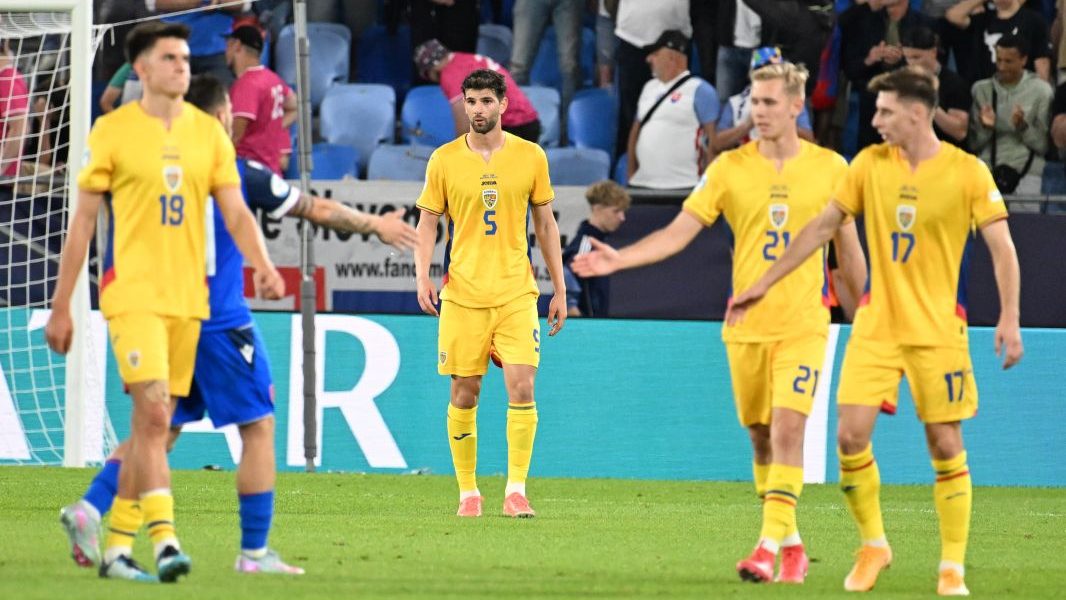 Akdag alege Turcia: Fundașul născut la București refuză oferta României Cu doar câteva zile înainte de confruntarea dintre Turcia și România, o veste neașteptată zguduie lumea fotbalului românesc