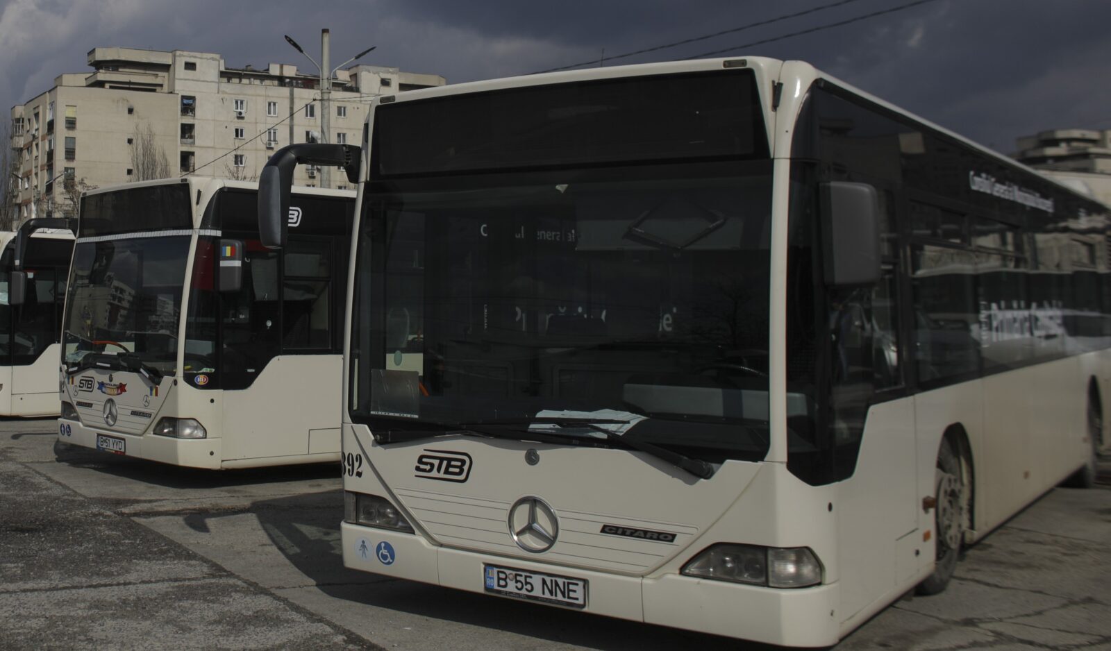 STB reduce programul de lucru pentru mii de angajați Începând de luni, 9 martie, Compania de Transport București (STB) a implementat un program de lucru redus pentru aproximativ 4.500 de angajați