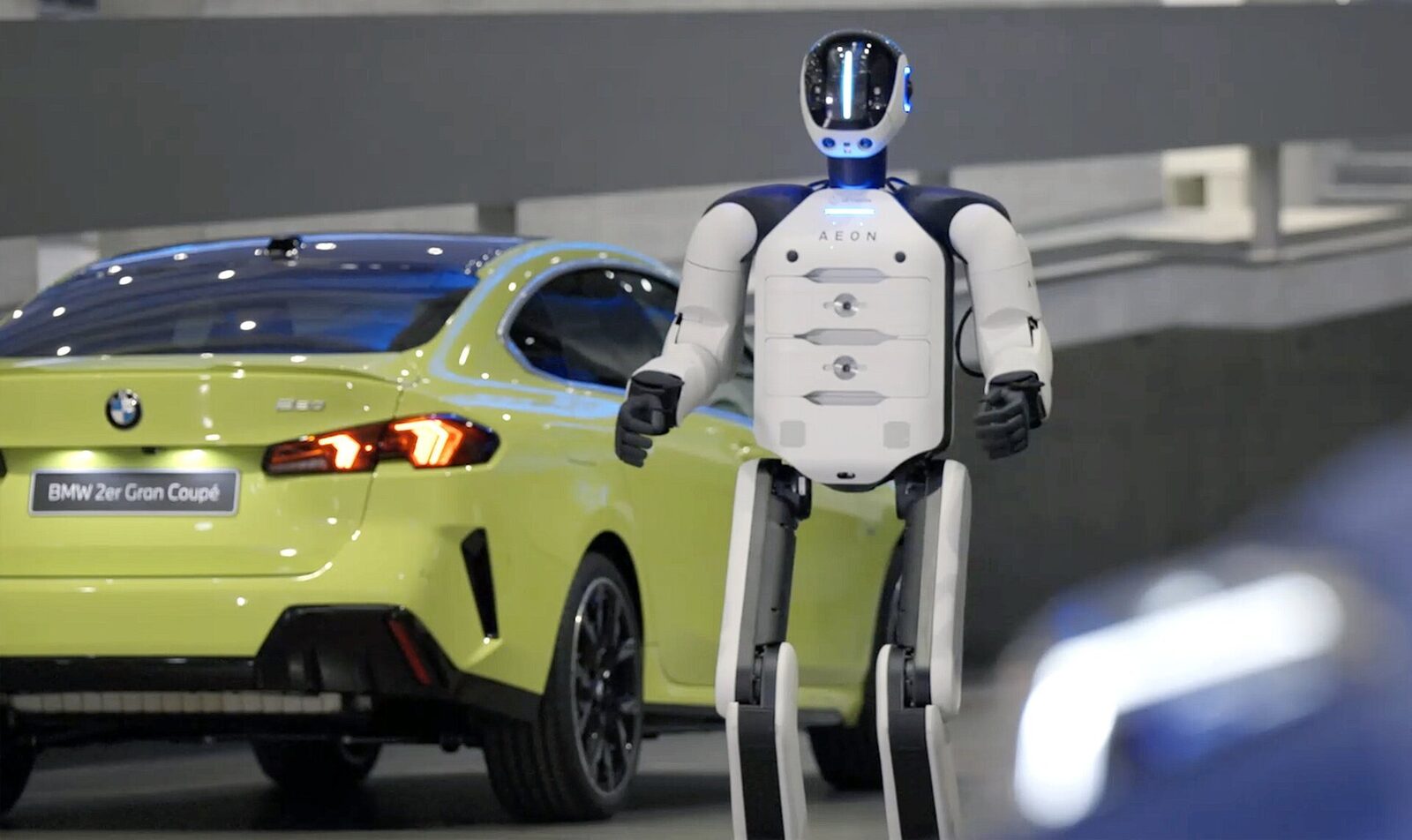 BMW introduce roboți umanoizi cu AI: Ce soartă au angajații? (62 caractere)