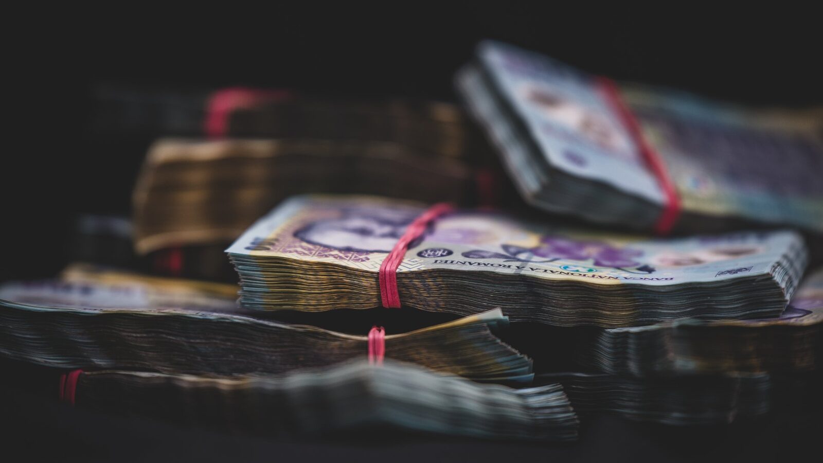 Salariile angajaților de la Liberty Galați și Damen Shipyards Mangalia, plătite până de Paște Executivul a adoptat o hotărâre de guvern care asigură plata salariilor angajaților de la mai multe companii de interes strategic din domeniul economic