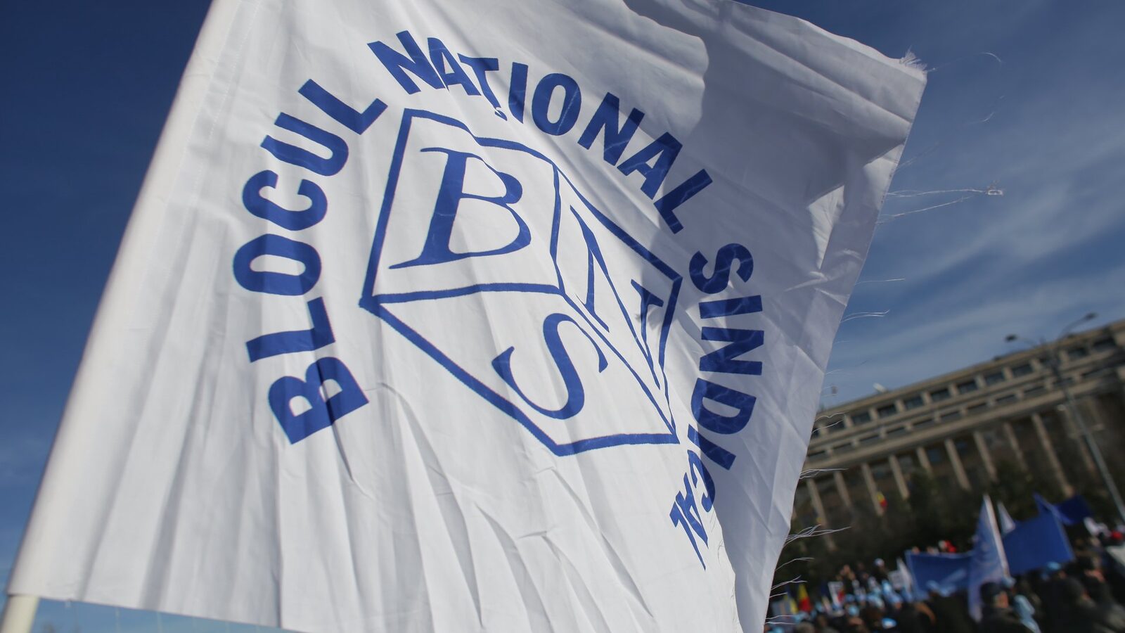 Blocul Național Sindical contestă la Curtea Constituțională ordonanța Guvernului care permite funcționarilor publici din administrația locală să lucreze cu normă fracționată, adică part-time