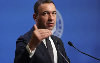 Guvernul caută soluții pentru a limita scumpirile la carburanți Ministrul Energiei, Bogdan Ivan, a declarat într-o intervenție la Antena 3 CNN că autoritățile române analizează măsuri pentru a diminua impactul creșterii prețurilor la carburanți asupra populației și a economiei