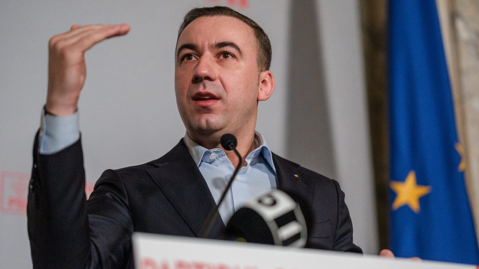 Riscul ca prețul carburanților să atingă 10 lei pe litru, recunoscut de ministrul Energiei după ce a negat anterior Ministrul Energiei, Bogdan Ivan, a recunoscut că există riscul ca prețul carburanților să ajungă la 10 lei pe litru, o schimbare de poziție radicală față de declarațiile anterioare