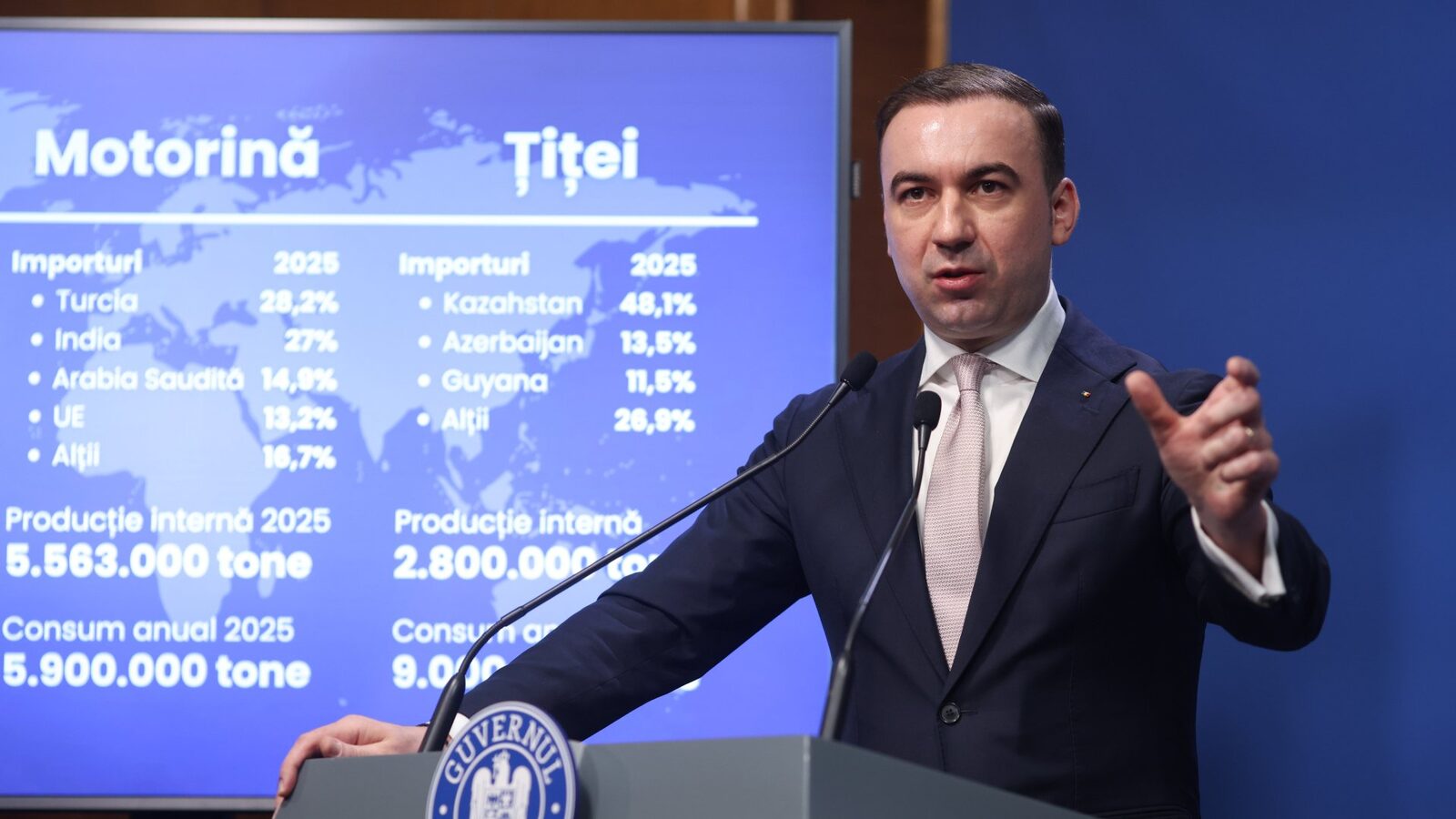 Ministrul Energiei: Guvernul lucrează la scenarii pentru a limita creșterea prețului la carburanți România nu se confruntă cu riscul ca prețul benzinei să ajungă la 10 lei pe litru, a declarat ministrul Energiei, Bogdan Ivan, precizând totodată că autoritățile monitorizează constant evoluția prețurilor la combustibili