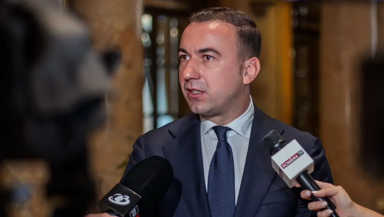 România, cu una dintre cele mai mici creșteri de preț la combustibili din ue, conform ministrului energiei Ministrul Energiei, Bogdan Ivan, a declarat că România se confruntă cu una dintre cele mai reduse creșteri ale prețurilor la carburanți din Uniunea Europeană, în ciuda contextului internațional tensionat și a fluctuațiilor de pe piața petrolului