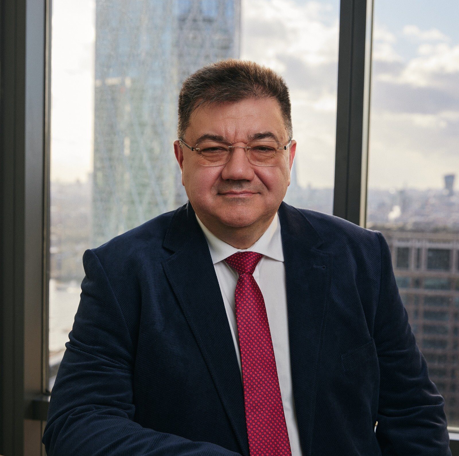 Sectorul Apărării, de la Entuziasm la Prudență pe Piețele Financiare Companiile din domeniul apărării au atras atenția investitorilor la începutul conflictului din Orientul Mijlociu, dar, la o lună de la izbucnirea acestuia, optimismul s-a temperat