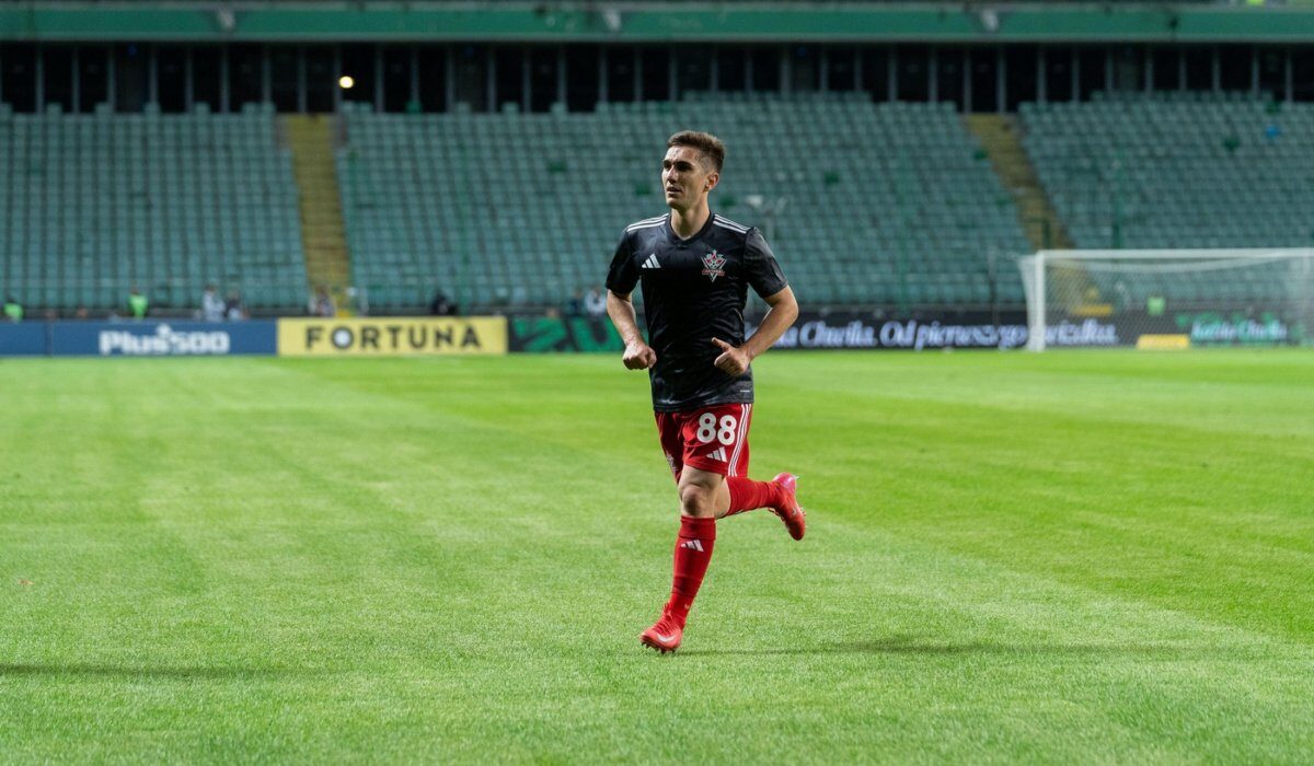Bogdan Vătăjelu, revenire în România după doi ani: A semnat