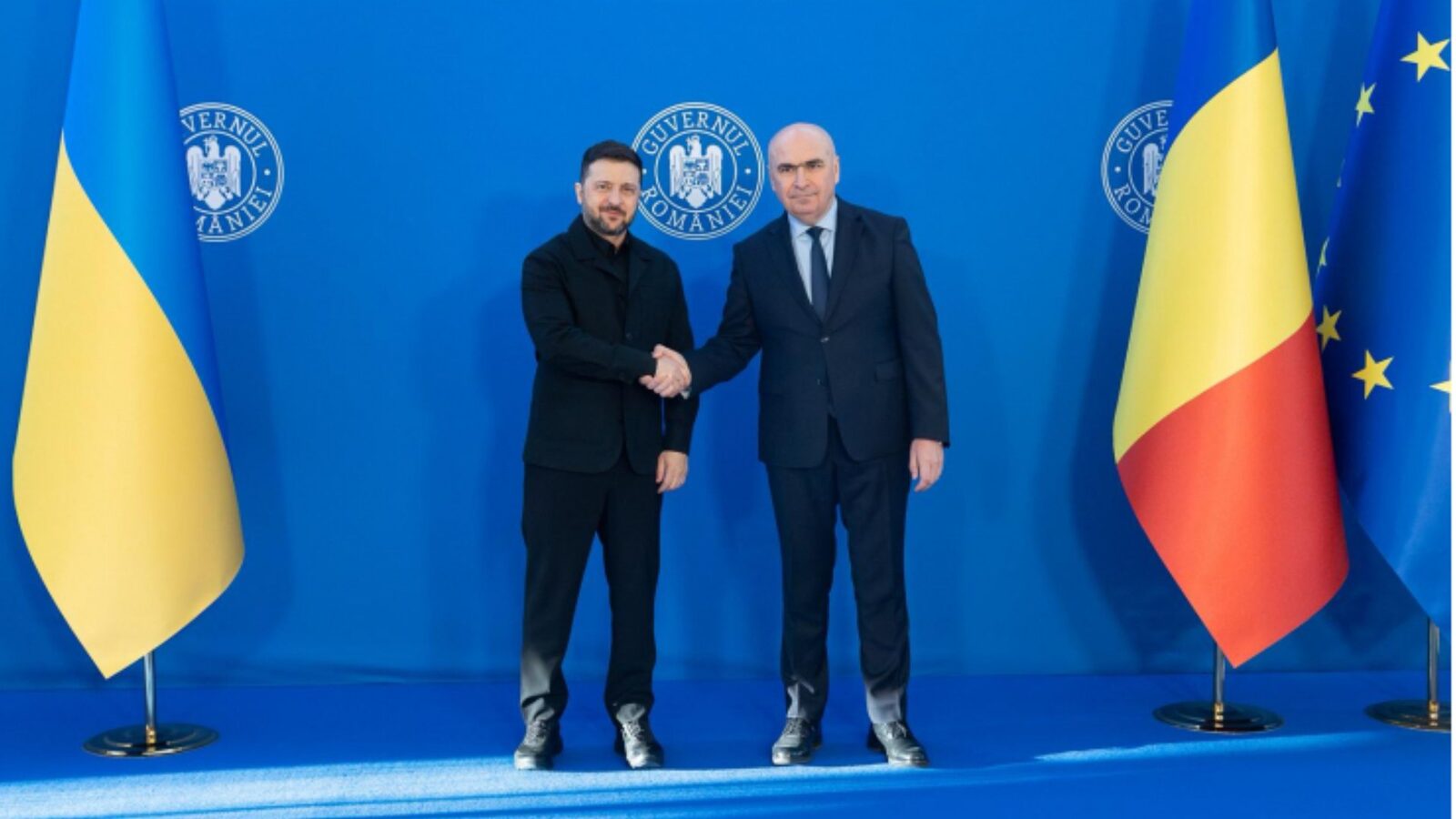 Bolojan și Zelenski au discutat la București despre consolidarea cooperării bilaterale Premierul României, Ilie Bolojan, și președintele Ucrainei, Volodimir Zelenski, s-au întâlnit la Palatul Victoria pentru a discuta despre aprofundarea Parteneriatului Strategic dintre cele două țări