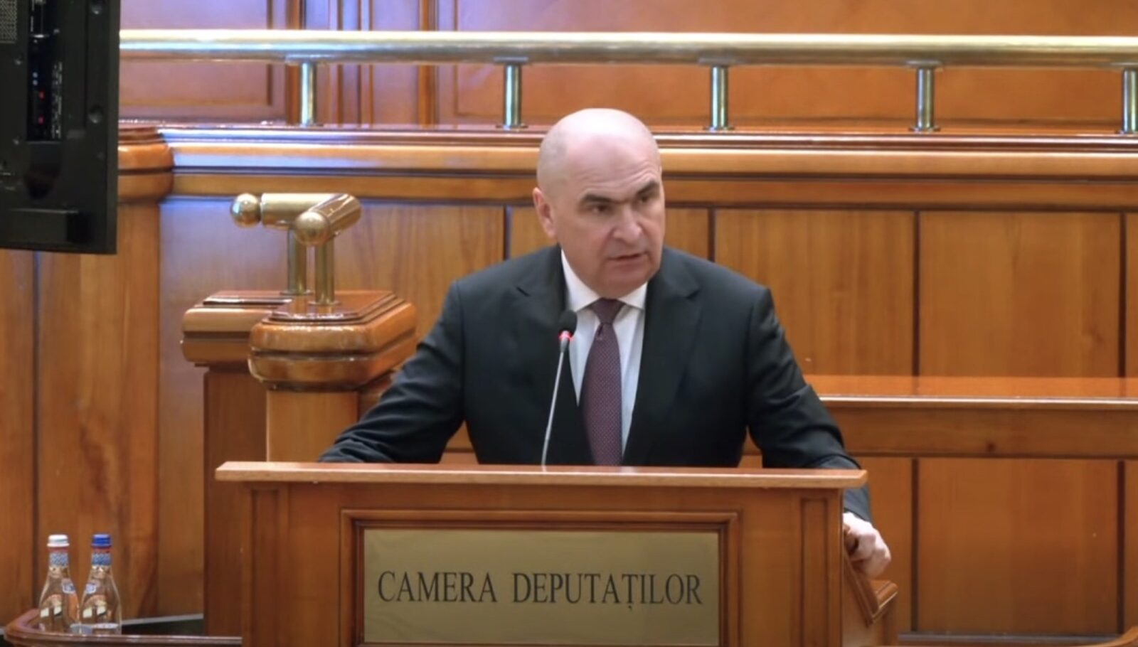 Premierul le cere parlamentarilor să voteze bugetul: „România are nevoie” În cadrul ședinței plenului reunit al Parlamentului, joi seară, prim-ministrul Ilie Bolojan a intervenit pentru a solicita deputaților și senatorilor să susțină proiectul de buget