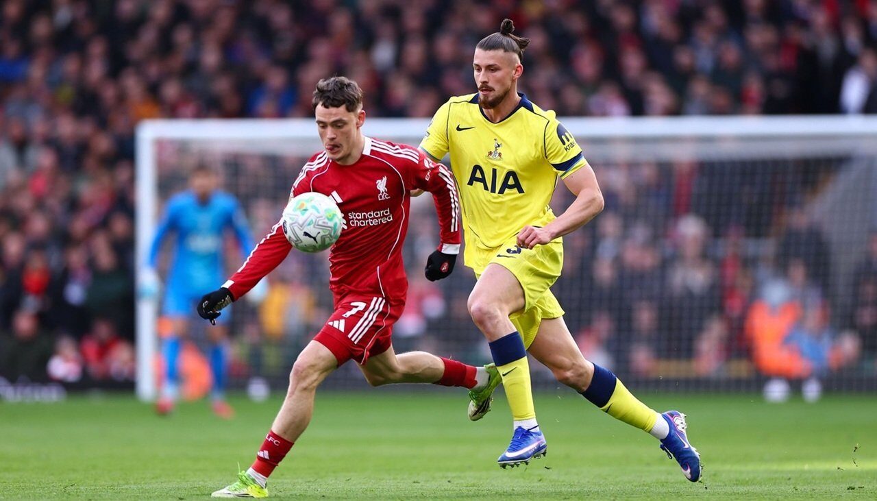 Drăgușin, criticat dur de fanii lui Tottenham: „Nu este suficient de bun” Radu Drăgușin ar putea părăsi Tottenham Hotspur în această vară, după ce evoluțiile sale nu au convins fanii și criticii din Anglia