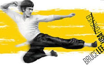 Bruce Lee, nemuritor pe timbre poștale: O legendă a cinematografiei, celebrată de Poșta Americană Seattle, SUA – Bruce Lee, icon al culturii pop, actor de renume și maestru în arte marțiale, este omagiat de Serviciul Poștal al Statelor Unite (USPS) printr-un timbru poștal „Forever”