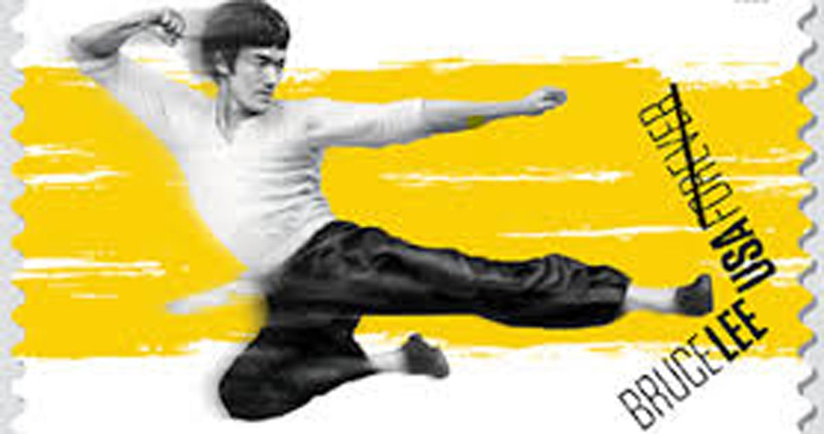 Bruce Lee, nemuritor pe timbre poștale: O legendă a cinematografiei, celebrată de Poșta Americană Seattle, SUA – Bruce Lee, icon al culturii pop, actor de renume și maestru în arte marțiale, este omagiat de Serviciul Poștal al Statelor Unite (USPS) printr-un timbru poștal „Forever”